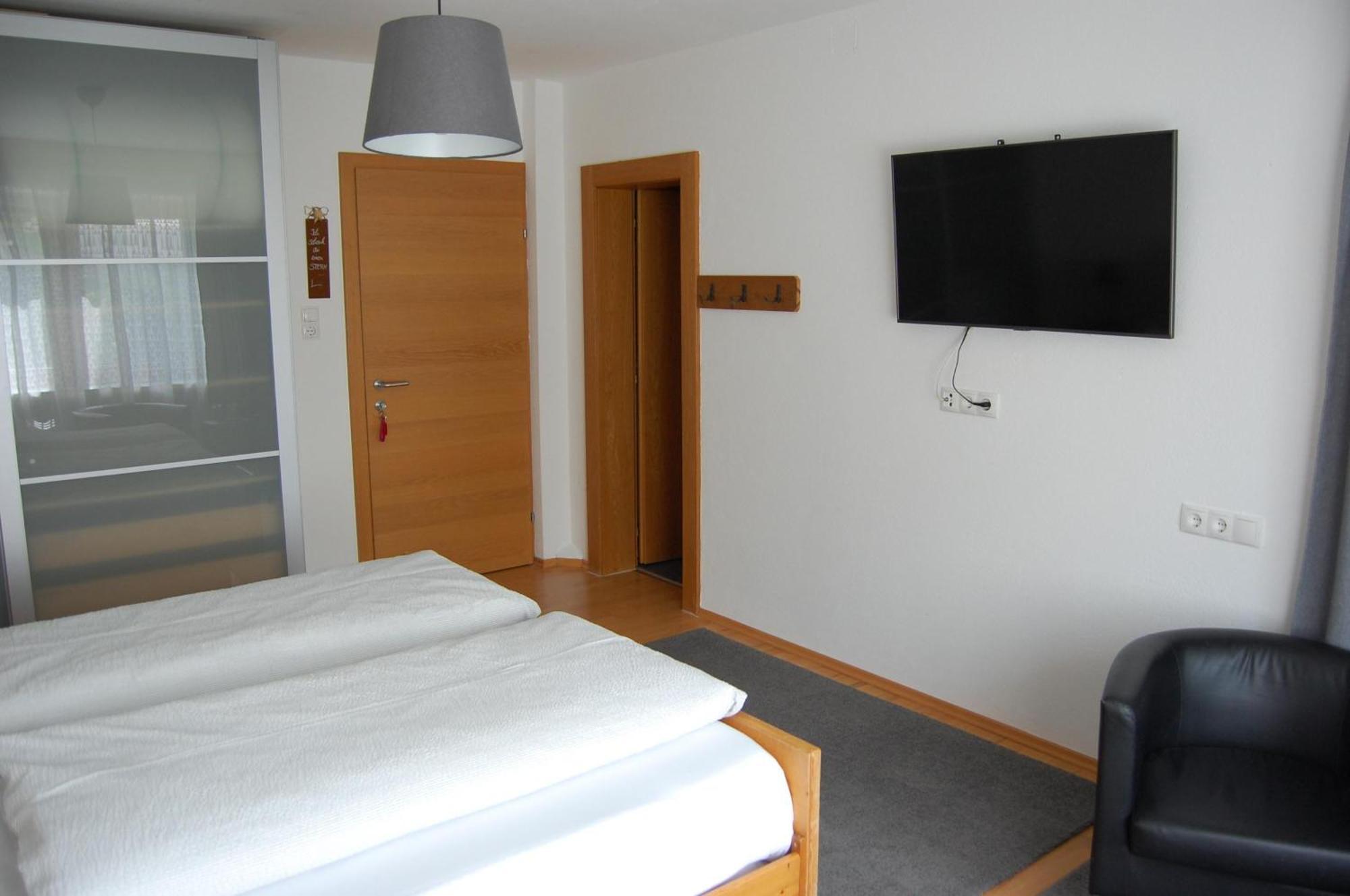 Bed and Breakfast Haus Hager Schlitters Exterior foto