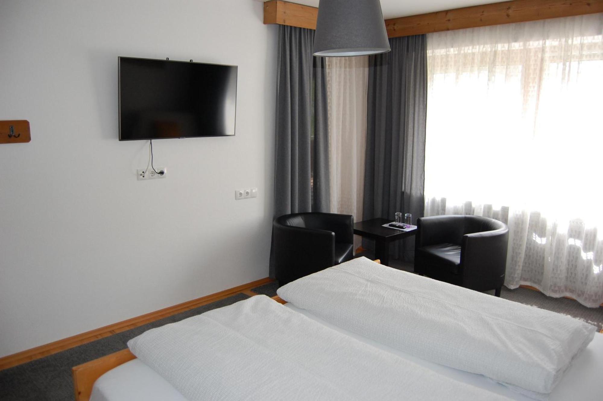 Bed and Breakfast Haus Hager Schlitters Exterior foto